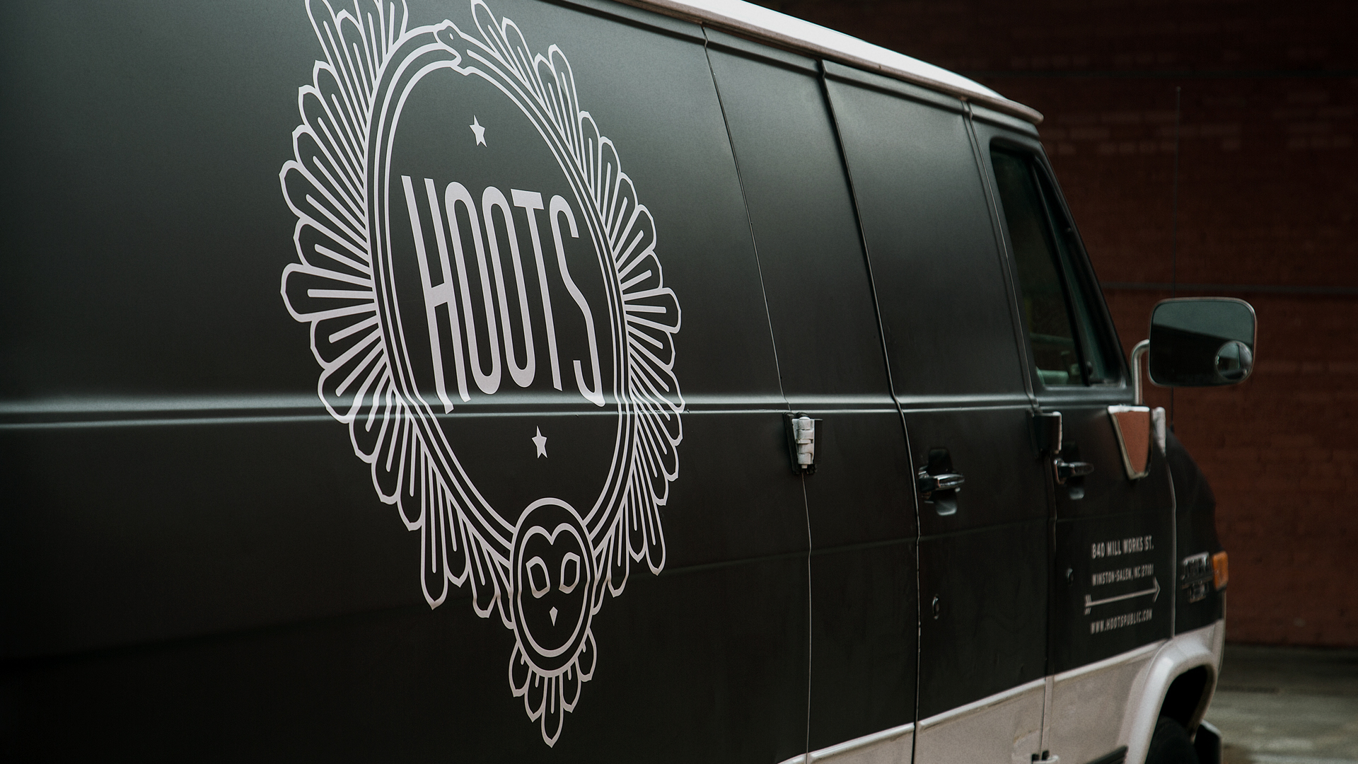 Hoots Van Side Detail Alt