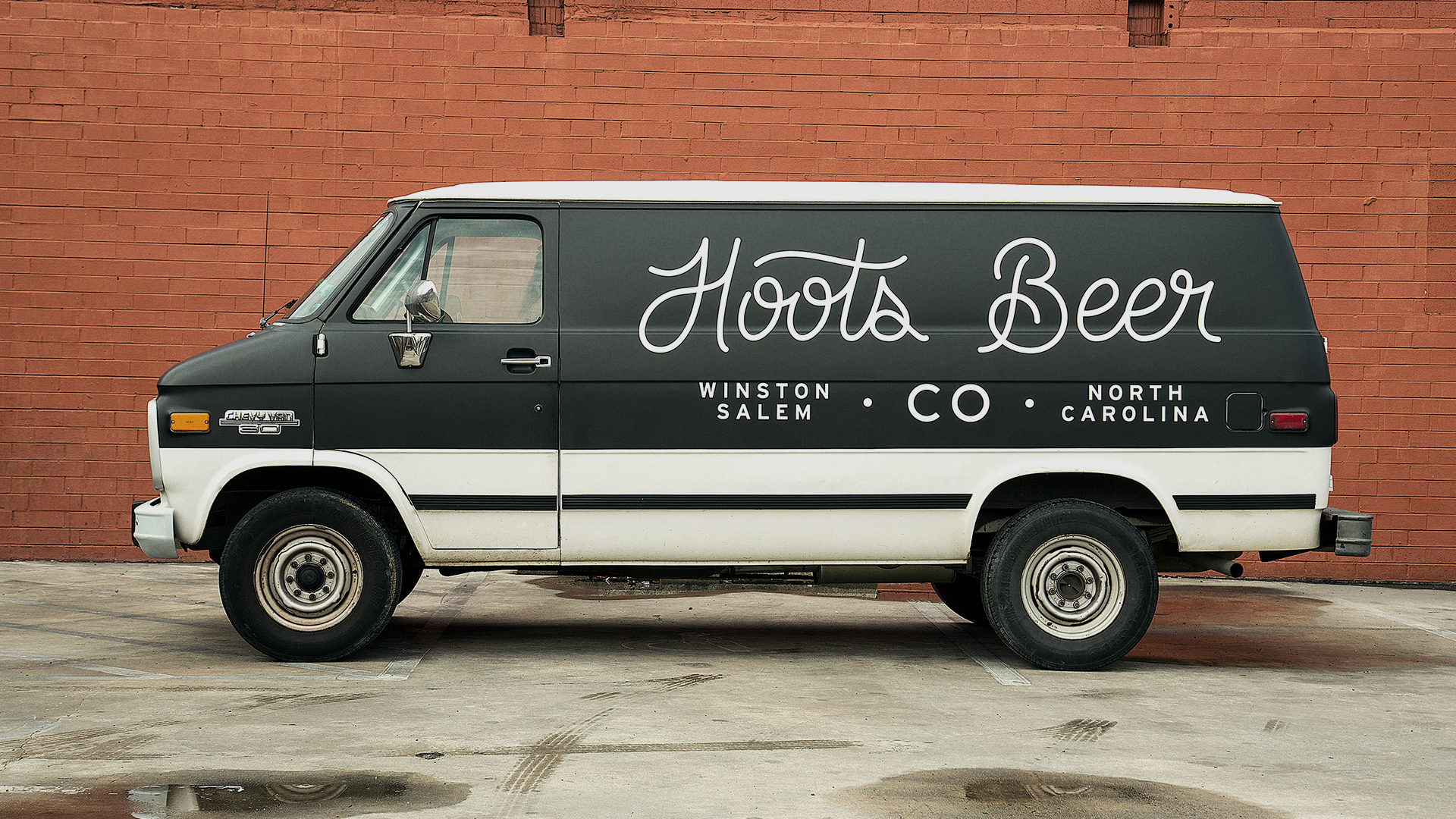 Hoots Van Side